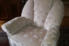4.-Antiker-Mohair-Sessel-neu-gepolstert-und-mit-neuem-Mohair-bezogen.