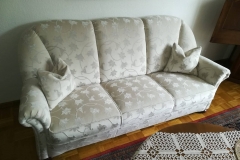 4.-antikes-Mohair-Sofa-neu-gepolstert-und-mit-neuem-Mohair-bezogen.