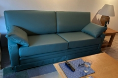 G-Ledersofa-in-petrol